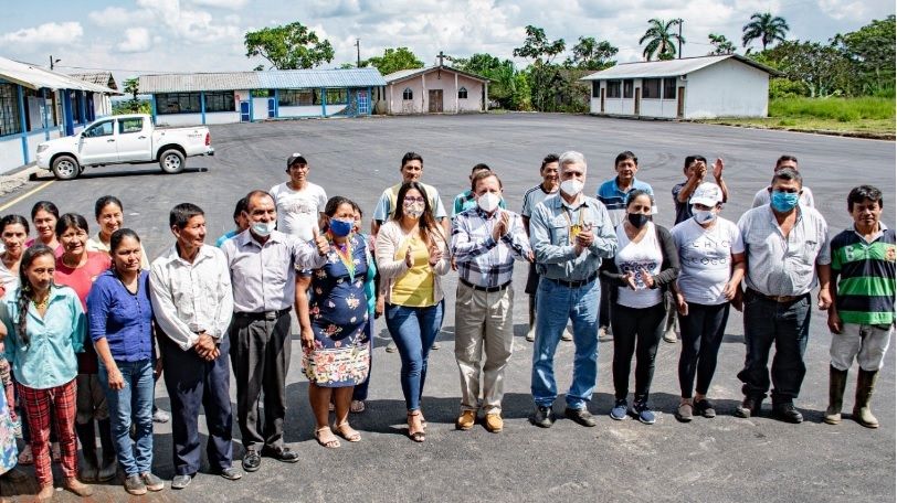 Ing. Jaime Guevara entrega obras de asfalto a la comunidad San Ramón