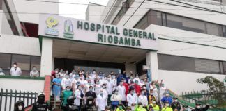 Con aplausos se reconoció la labor del personal de salud.