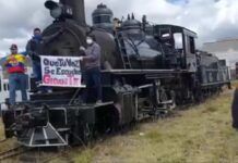 Plantón en defensa de Ferrocarriles del Ecuador.