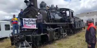 Plantón en defensa de Ferrocarriles del Ecuador.