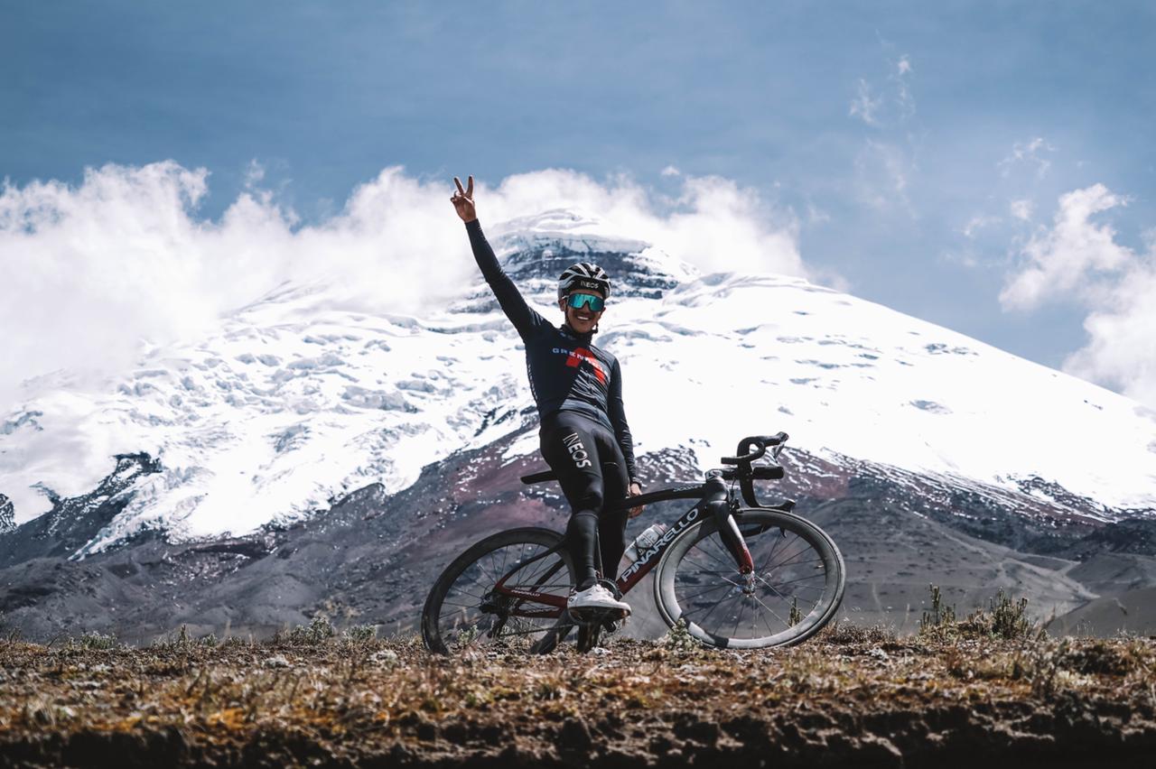 Richard Carapaz entrenó en el Cotopaxi y el Chimborazo