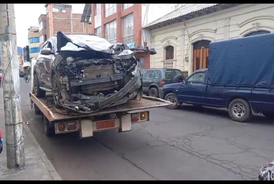 Los daños materiales fueron evidentes en la zona del percance.    