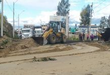 Municipio de Riobamba desplegó maquinaria pesada para iniciar la habilitación de vías.