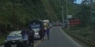 La maquinaria de las diferentes instituciones de Tungurahua y Pastaza ayudaron a la limpieza de la vía.