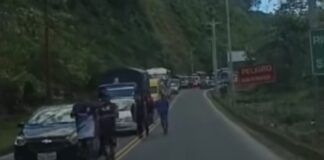 La maquinaria de las diferentes instituciones de Tungurahua y Pastaza ayudaron a la limpieza de la vía.