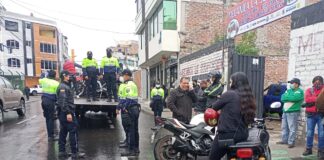 Los Agentes Civiles de Tránsito, ejecutaron ese trabajo cerca del mercado Dávalos en Riobamba.