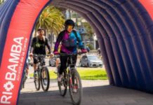 El recorrido inició a las 09h00, y los participantes transitaron por las rutas de las ciclovías instaladas en la ciudad, promoviendo el uso de medios de transporte sostenibles.