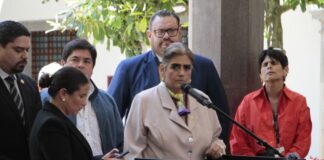 Mónica Palencia, ministra del Interior, fue ingresada en un centro de salud en Quito luego de sufrir una descompensación durante el juicio político en su contra que se desarrolla en la Asamblea Nacional.