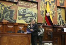 La Ministra del Interior, Mónica Palencia, logró mantenerse en su cargo tras el juicio político en su contra, luego de que la Asamblea Nacional no alcanzara los 92 votos necesarios para su censura y destitución, en una jornada marcada por tensos debates y acusaciones sobre su gestión en materia de seguridad.