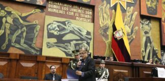 La Ministra del Interior, Mónica Palencia, logró mantenerse en su cargo tras el juicio político en su contra, luego de que la Asamblea Nacional no alcanzara los 92 votos necesarios para su censura y destitución, en una jornada marcada por tensos debates y acusaciones sobre su gestión en materia de seguridad.