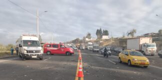 Una mañana de horror se vivió este jueves 24 de octubre de 2024 en Yambo. Un brutal siniestro de tránsito, que involucró a , paralizó la transitada vía E35, dejando un saldo de , entre ellas, una menor de edad.