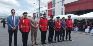La ceremonia inició con palabras de bienvenida, resaltando la importancia de la labor de los bomberos.