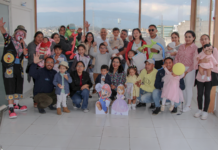 Durante el evento, se rindió homenaje a la Dra. Ana María Faicán, Directora Médica del hospital, por su excelente liderazgo y compromiso con la salud de los niños de Riobamba.