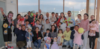 Durante el evento, se rindió homenaje a la Dra. Ana María Faicán, Directora Médica del hospital, por su excelente liderazgo y compromiso con la salud de los niños de Riobamba.