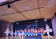 El festival arrancó con una emocionante actuación de los pequeños artistas, quienes, tras meses de ensayos, subieron al escenario con alegría y confianza. Al compás de melodías cuidadosamente seleccionadas, cada grupo presentó sus coreografías, poniendo de manifiesto no solo su talento, sino también el esfuerzo que han dedicado para ofrecer un espectáculo inolvidable.
