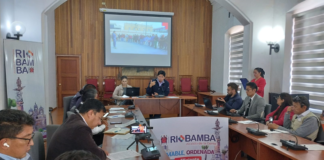 El bacheo de las calles de la ciudad avanza con fuerza. El personal de la Dirección de Obras Públicas trabaja en el mejoramiento de la infraestructura vial para mejorar la movilidad en Riobamba.