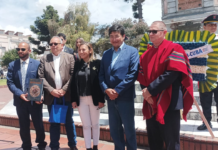 El acto contó con la presencia de diversas autoridades locales y nacionales, entre ellas Mónica Loza, viceprefecta de Chimborazo; John Vinueza, alcalde de Riobamba; Patricio Mancheno, intendente de Policía; y Mariela del Pilar Mayorga, comisaria nacional.