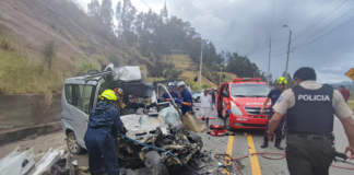 La emergencia fue reportada al ECU 911 Austro, lo que movilizó de inmediato a unidades del Cuerpo de Bomberos de Biblián y a la Policía Nacional, quienes acudieron al lugar para atender la situación.