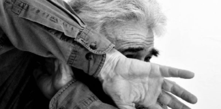 Además de la pena de prisión, el Tribunal ordenó a Víctor Patricio G. J. pagar 5.000 dólares como parte de la reparación integral al afectado, quien deberá enfrentar las secuelas de este violento incidente por el resto de su vida.