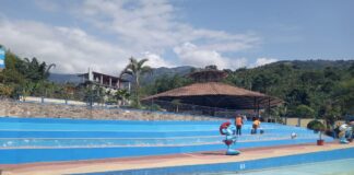 Víctor Hugo García Gallegos, director de la Empresa Pública de Turismo de Bolívar impulsa mantenimiento en el parque acuático