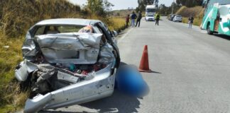 El sábado 5 de octubre, un siniestro de tránsito cobró la vida de un hombre de 77 años y dejó a tres personas heridas en el sector El Lirio, en el cantón Colta, provincia de Chimborazo. El incidente ocurrió a las 9:02 en la vía Panamericana E35, cuando un bus interprovincial colisionó con un automóvil, según el reporte del Centro Operativo Local ECU 911 Riobamba.