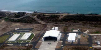 El artículo en cuestión prohíbe actualmente la presencia de bases militares extranjeras en el país, pero la reforma propuesta por Noboa apunta a crear una excepción en el marco de la seguridad nacional.