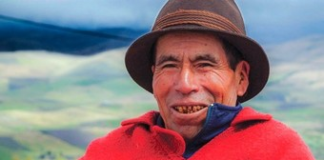 Ushca, de 80 años, fue arrojado al suelo por un toro mientras realizaba labores en su casa, lo que le provocó una grave lesión que terminó siendo fatal.