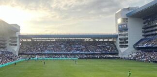Emelec tenía una suspensión vigente por parte de la Federación Ecuatoriana de Fútbol (FEF) por una deuda de USD 5 631,92 con el jugador Jefferson Caicedo.