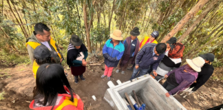 Evelyn Hidalgo, Coordinadora de Fiscalización, encabezó el recorrido junto a la Dirección de Riego y el contratista encargado, verificando que los trabajos realizados cumplan con los estándares establecidos. Durante la inspección, Hidalgo destacó: “Estamos en el proceso de recepción de la obra.
