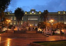 El Parque Sucre, una de las joyas arquitectónicas e históricas más emblemáticas de Riobamba, celebró su centenario como un testimonio viviente de la evolución urbanística y cultural de la ciudad. Este espacio, lleno de historia y significado, tiene sus raíces en 1919, cuando el municipio decidió transformar la antigua Plaza Santo Domingo.