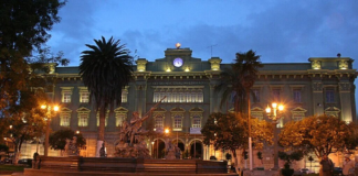 El Parque Sucre, una de las joyas arquitectónicas e históricas más emblemáticas de Riobamba, celebró su centenario como un testimonio viviente de la evolución urbanística y cultural de la ciudad. Este espacio, lleno de historia y significado, tiene sus raíces en 1919, cuando el municipio decidió transformar la antigua Plaza Santo Domingo.