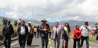 La inauguración fue un evento festivo, donde los vecinos del sector recibieron al prefecto con una celebración que incluyó música de banda, danzas tradicionales, juegos pirotécnicos y una fiesta comunitaria.