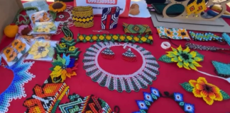 En Riobamba se mantiene la tradición de artesanías con mullos