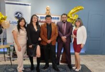 Raúl Pérez, Gerente General junto a varios colaboradores de “Automotores Latina Consorcio”