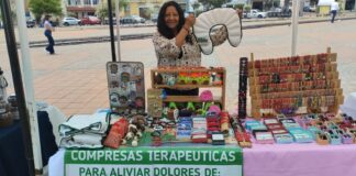 Fanny Flores Franco, representante del emprendimiento local “Compresas Terapéuticas y Artesanías Vida”, en una breve entrevista para Diario Los Andes, narró su historia de vida y cuál ha sido el proceso de crecimiento del emprendimiento en mención desde sus inicios, hasta formar parte del Proyecto “Plaza Vida” de la Dirección de Planificación del Gobierno Autónomo Descentralizado del Municipio de Riobamba (GADMR).