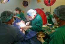 Profesionales de Hospitales de Riobamba y Quito realizaron la primera craneoplastía guiada por inteligencia artificial.