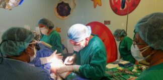 Profesionales de Hospitales de Riobamba y Quito realizaron la primera craneoplastía guiada por inteligencia artificial.