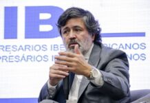 La Universidad Internacional de La Rioja (UNIR) presentó los resultados del “Informe sobre empleabilidad e Inteligencia Artificial” en el XV Encuentro Empresarial Iberoamericano, en el marco de la Cumbre de Jefes de Estado que se celebra en Cuenca, Ecuador, los días 13 y 14 de noviembre. Este informe subraya la importancia de adaptar la formación académica a las demandas emergentes en el ámbito de la inteligencia artificial y la ciencia de datos.