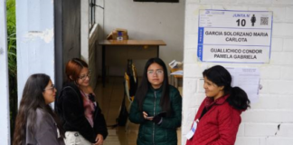 En el último estudio realizado por la encuestadora Cedatos, se destacó la creciente decepción de la población, especialmente entre los jóvenes, hacia la clase política y los partidos.
