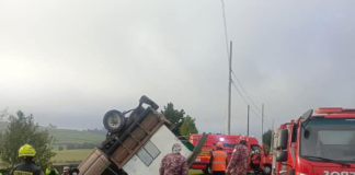 La mañana del jueves 12 de diciembre, un accidente de tránsito ocurrió en Tuntatacto, vía Riobamba-Ambato, cuando una camioneta se volcó, dejando a sus ocupantes con leves golpes y daños materiales, el Cuerpo de Bomberos de Guano se desplegó para atender la emergencia.
