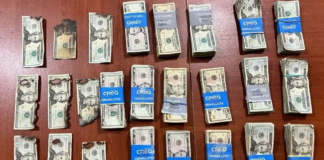 Una cooperativa de ahorro y crédito de Ambato fue víctima de un asalto que dejó a los delincuentes con un botín de aproximadamente 140 mil dólares y varios cheques.