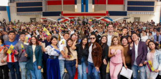El presidente de la República, Daniel Noboa Azín, visitó este 18 diciembre la ciudad de Riobamba para encabezar un encuentro con los jóvenes de la Sierra Centro, donde presentó el programa gubernamental “Jóvenes en Acción