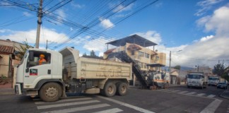 Riobamba avanza hacia el progreso con el inicio del Proyecto de Reasfaltado de varias vías, una iniciativa impulsada por la Alcaldía de la Gente que transformará la movilidad urbana.
