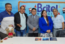 La escritora y psicóloga Noemí Illescas, oriunda de Gualaquiza, provincia de Morona Santiago, realizó una exitosa gira de medios en Pastaza para promocionar sus obras literarias.