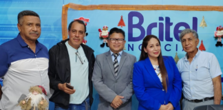 La escritora y psicóloga Noemí Illescas, oriunda de Gualaquiza, provincia de Morona Santiago, realizó una exitosa gira de medios en Pastaza para promocionar sus obras literarias.