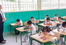 El Ministerio de Educación ha incorporado a 6.735 docentes al magisterio fiscal a través del programa Educa Empleo, una iniciativa emblemática de la actual administración destinada a fortalecer la calidad educativa en Ecuador. 