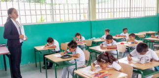 El Ministerio de Educación ha incorporado a 6.735 docentes al magisterio fiscal a través del programa Educa Empleo, una iniciativa emblemática de la actual administración destinada a fortalecer la calidad educativa en Ecuador. 