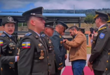 En el cantón Guano, el 04 de diciembre de 2024, se llevó a cabo la clausura del I Curso Internacional de Uso de la Fuerza, un programa académico que contó con la participación de 28 policías, 25 de ellos ecuatorianos y 3 provenientes de la Policía Nacional del Perú. 
