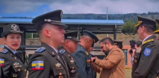 En el cantón Guano, el 04 de diciembre de 2024, se llevó a cabo la clausura del I Curso Internacional de Uso de la Fuerza, un programa académico que contó con la participación de 28 policías, 25 de ellos ecuatorianos y 3 provenientes de la Policía Nacional del Perú. 