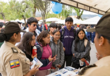 En un esfuerzo por sensibilizar a la comunidad sobre el uso adecuado de la pirotecnia, la Escuela Superior Politécnica de Chimborazo (ESPOCH) organizó este 11 de diciembre, la “I Feria de Pirotecnia Responsable” como antesala a las festividades navideñas.